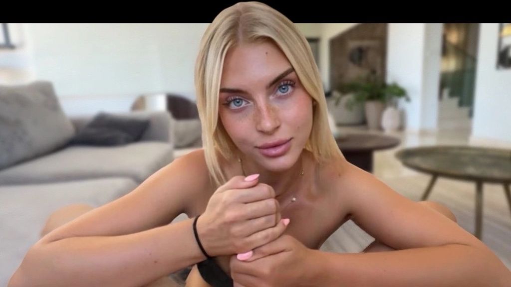 Lia Engel - LEGGINGS TOO TIGHT? Your Gym Crush Lia!